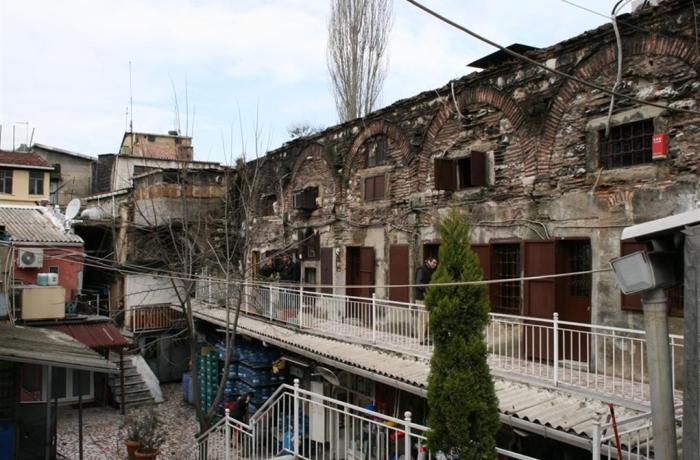 Beyazıt Baltacı Münhedim Hanı