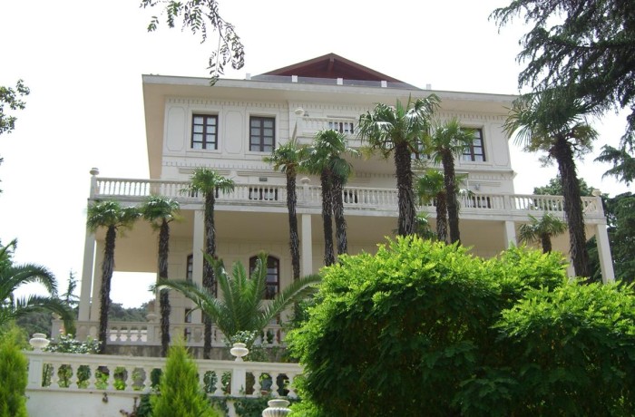 Büyükada Arap İzzet Paşa Köşkü