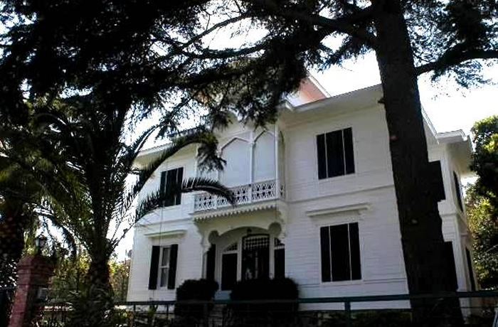 Büyükada Haralanboz Çavuşoğlu Köşkü