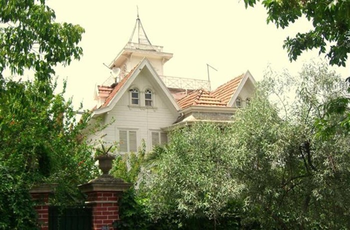 Büyükada Mazlum Bey Köşkü