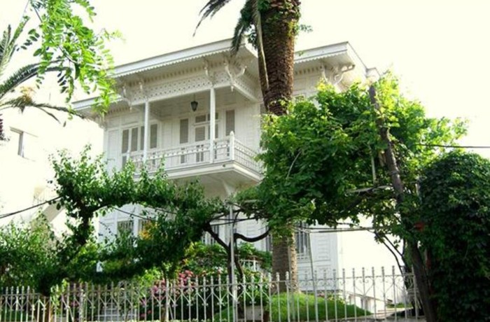 Büyükada Muhittin Paşa Köşkü